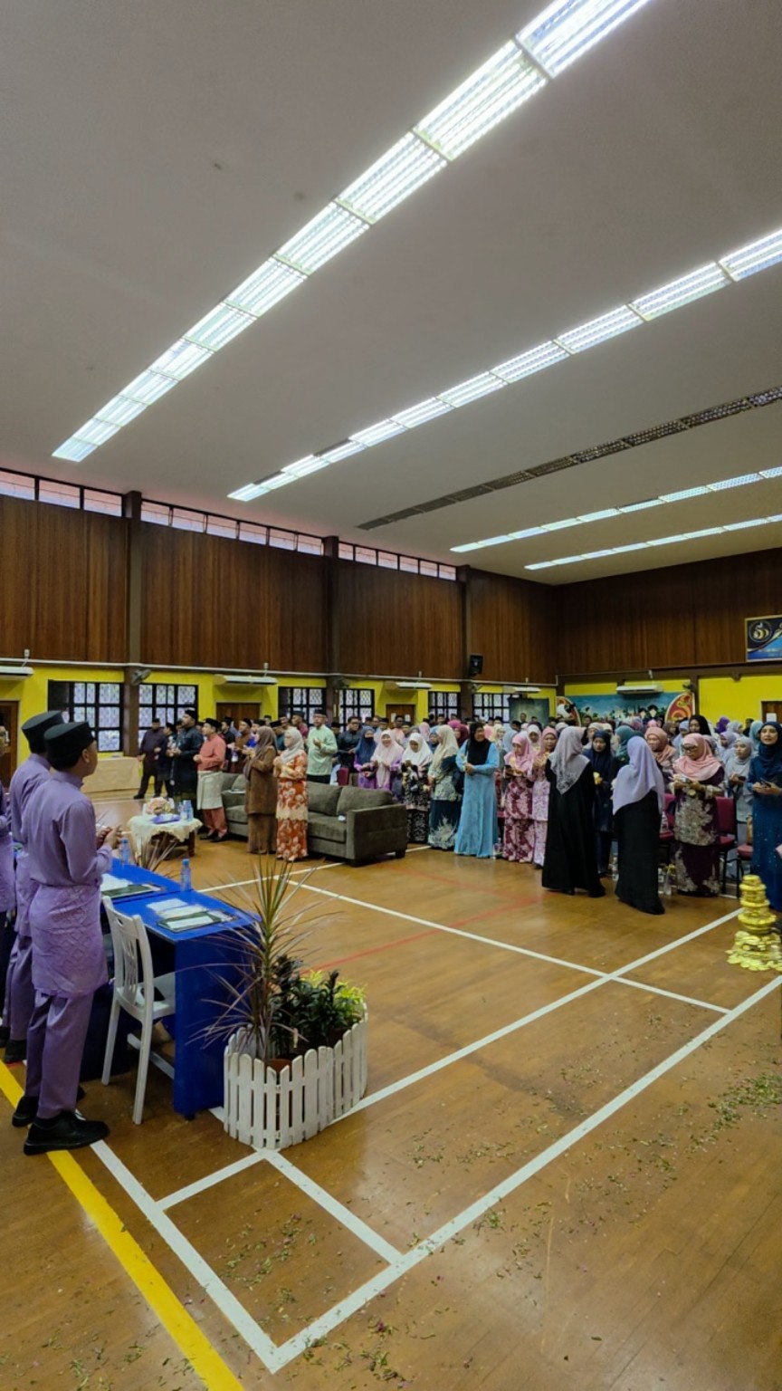 Teachers and parents during the programme