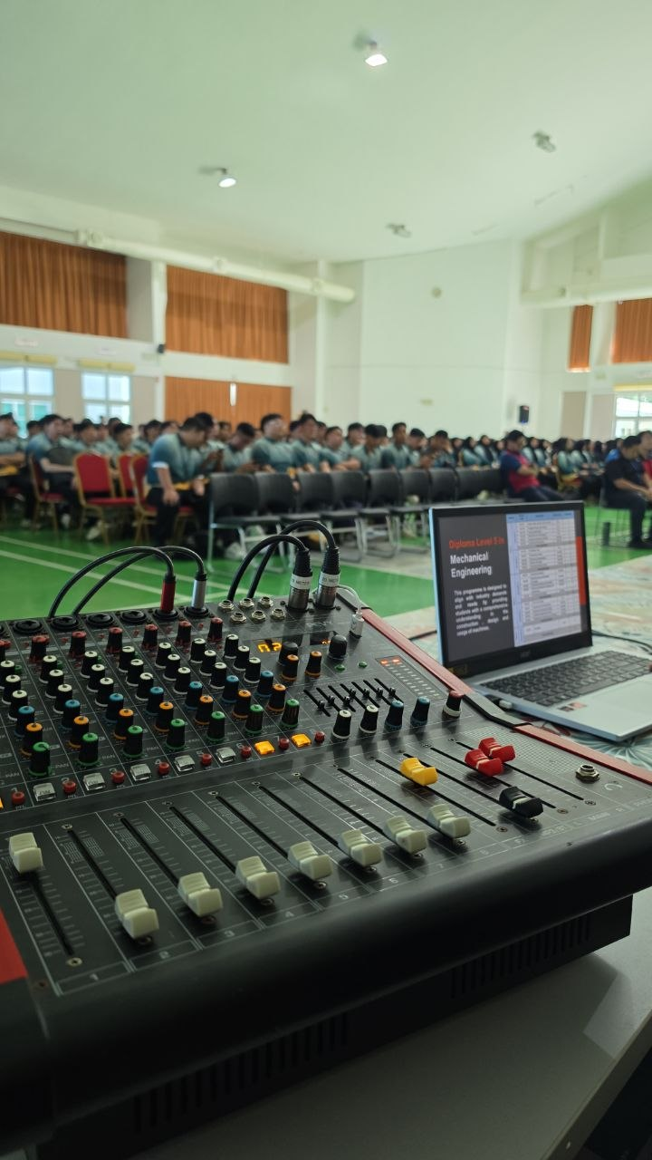 PEVY mixer and presentation laptop during the programme
