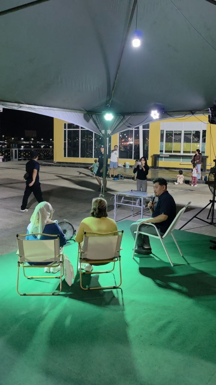 Pesta Seni Rakyat participants taking part in a stage programme under static lighting