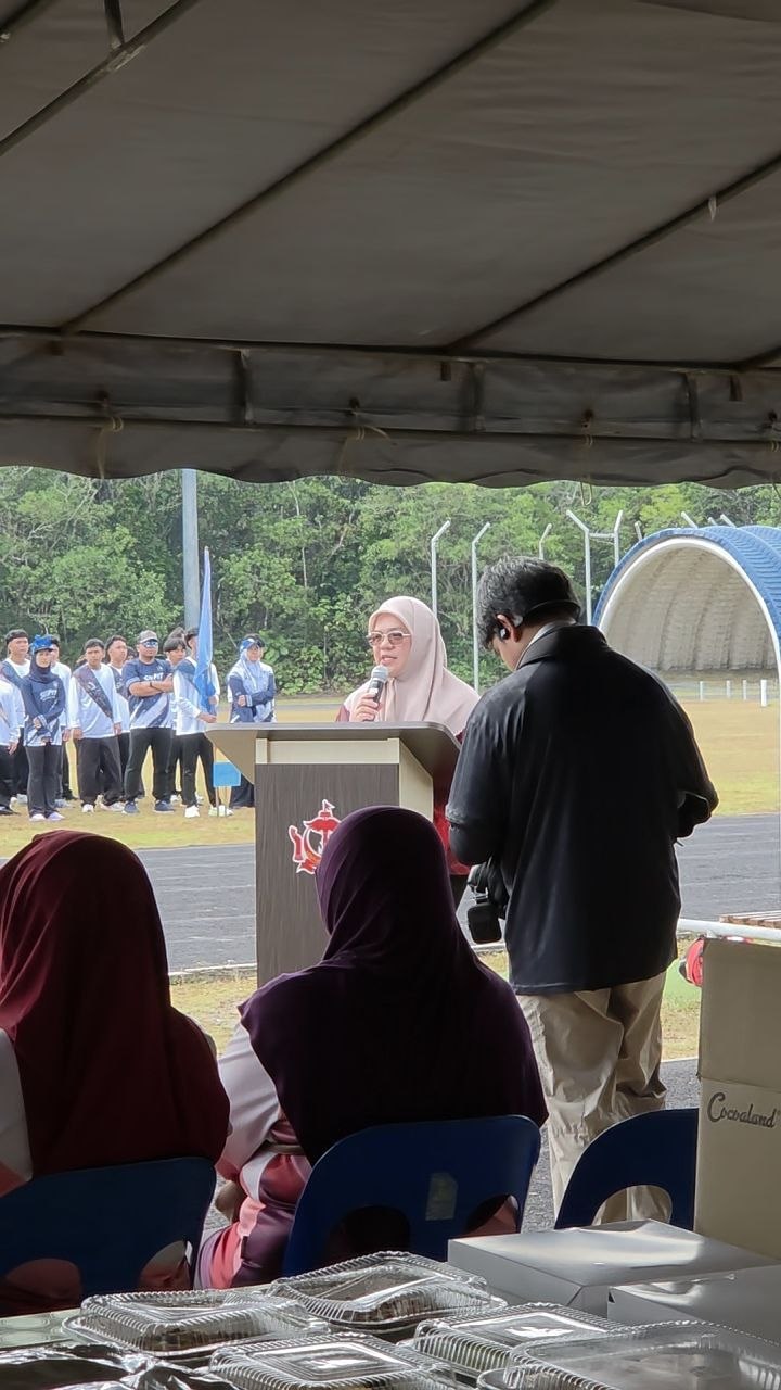 Speech delivered through a wireless microphone during Sukan Tahunan SM Rimba