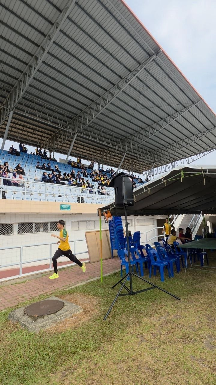 Alto TS415 positioned beside the main tent and facing the sports field